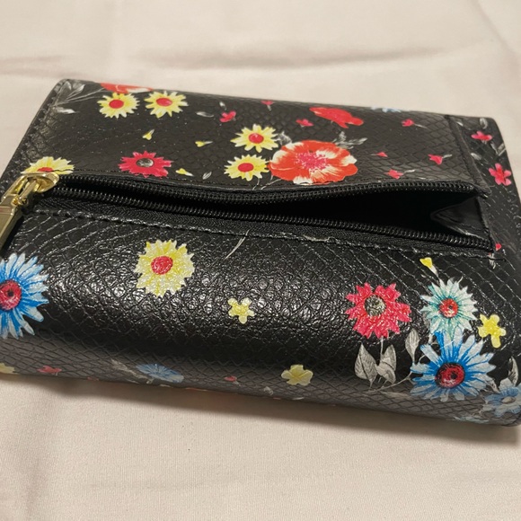 Floral Wallet Black Faux Leather NWOT - Picture 5 of 8